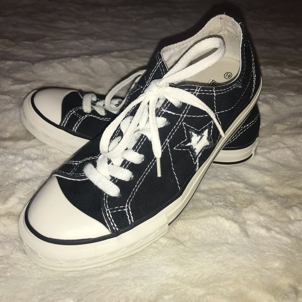 Black one star converse